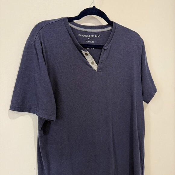 Banana Republic Size M Basic Navy Blue V-Neck T Shirt Vintage Style - Picture 3 of 14